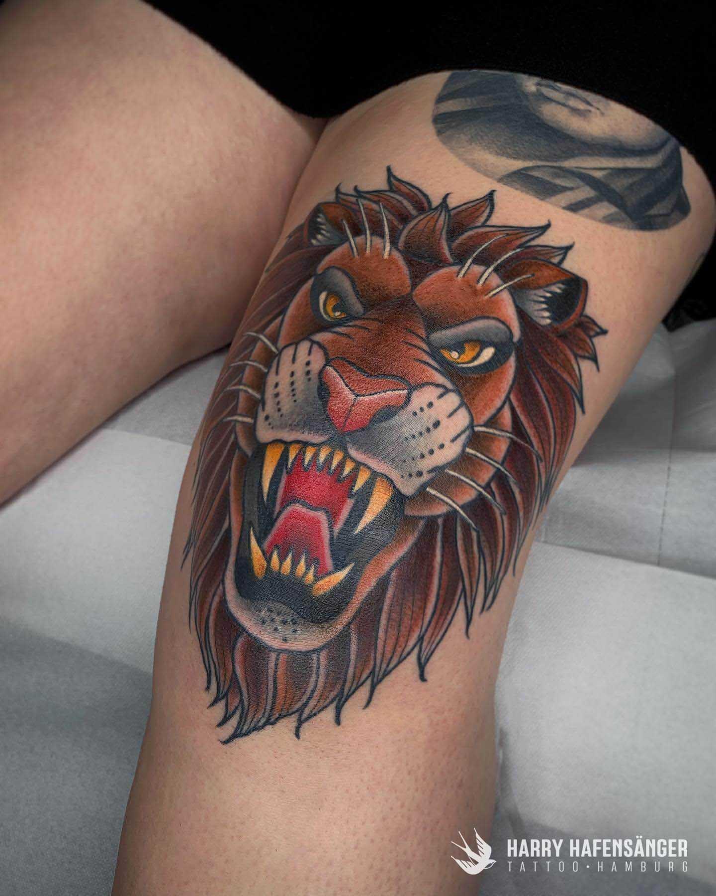Traditional Old School Lion Löwe Tattoo | Small chest tattoos, Knee tattoo,  Tattoos